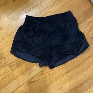 Size 8 high rise 4 inch hotty hot short